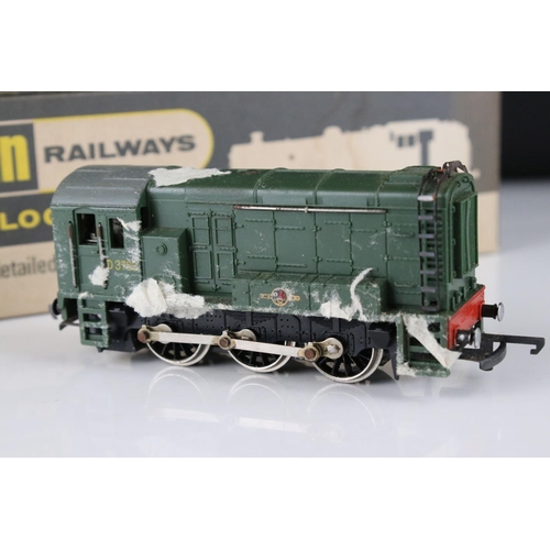 127 - Boxed Wrenn OO gauge W2231 0-6-0 Diesel Electric locomotive in green BR livery