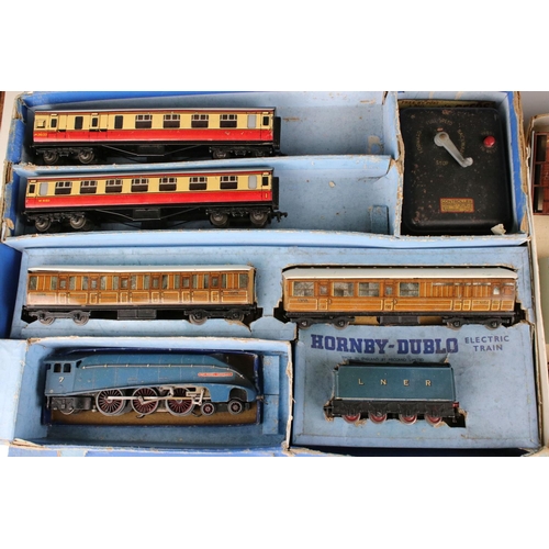 131 - Boxed Hornby Dublo electric train set with Sir Nigel Gresley locomotive & rolling stock plus BR 6956... 