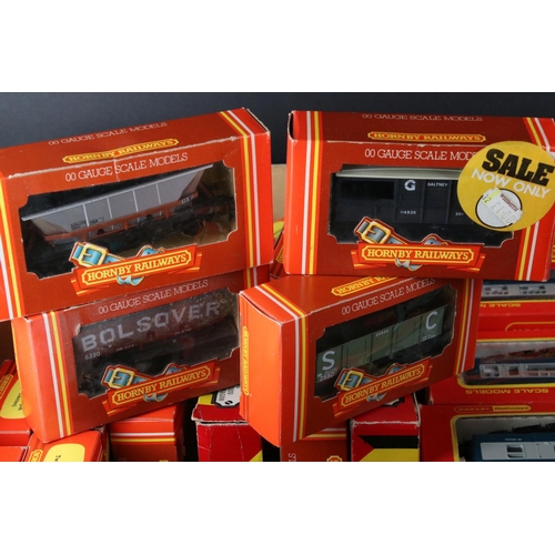 136 - 28 boxed Hornby OO gauge items of rolling stock to include coaches and wagons featuring R427, R895, ... 