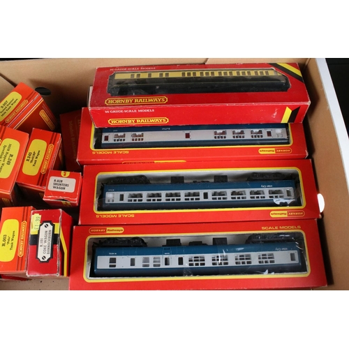 136 - 28 boxed Hornby OO gauge items of rolling stock to include coaches and wagons featuring R427, R895, ... 