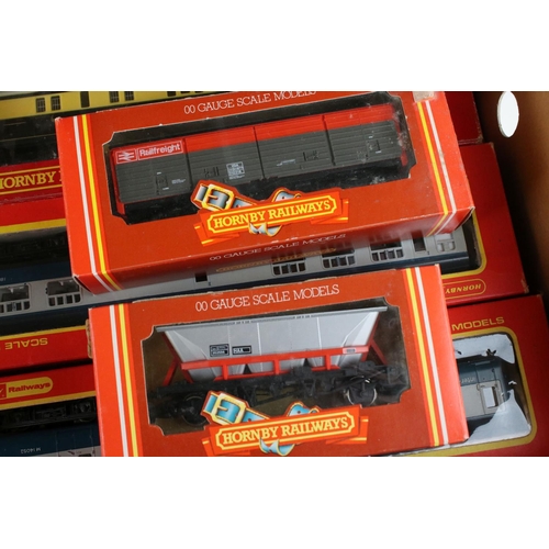 136 - 28 boxed Hornby OO gauge items of rolling stock to include coaches and wagons featuring R427, R895, ... 