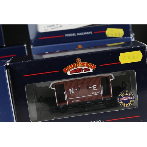 150 - 15 Boxed Bachmann OO gauge items of rolling stock to include mainly vans and wagons