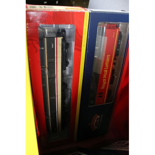 154 - 18 Boxed OO gauge items of rolling stock to include 9 x Hornby, 7 x Bachmann & 3 x Replica