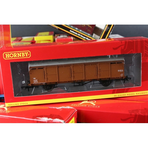 157 - 21 Boxed OO gauge items of rolling stock to include 13 x Hornby, 4 x Wrenn, Mainline x 2, Oxford x 1... 