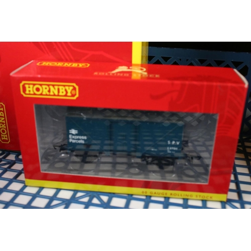 157 - 21 Boxed OO gauge items of rolling stock to include 13 x Hornby, 4 x Wrenn, Mainline x 2, Oxford x 1... 