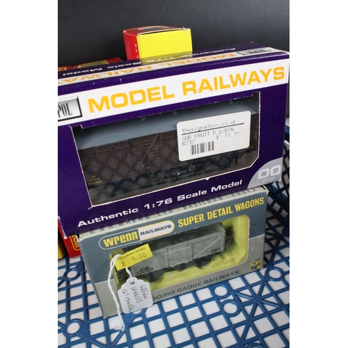 157 - 21 Boxed OO gauge items of rolling stock to include 13 x Hornby, 4 x Wrenn, Mainline x 2, Oxford x 1... 