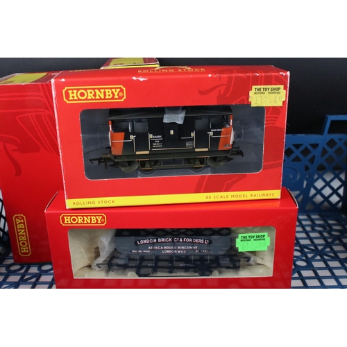 157 - 21 Boxed OO gauge items of rolling stock to include 13 x Hornby, 4 x Wrenn, Mainline x 2, Oxford x 1... 