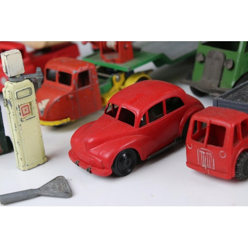 465 - 10 Mid 20th C plastic, diecast & tin plate models to include Triang Minic, Brimtoy, Crescent, Pocket... 