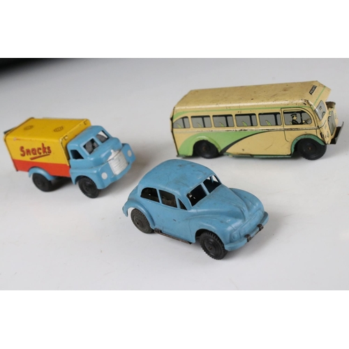 465 - 10 Mid 20th C plastic, diecast & tin plate models to include Triang Minic, Brimtoy, Crescent, Pocket... 