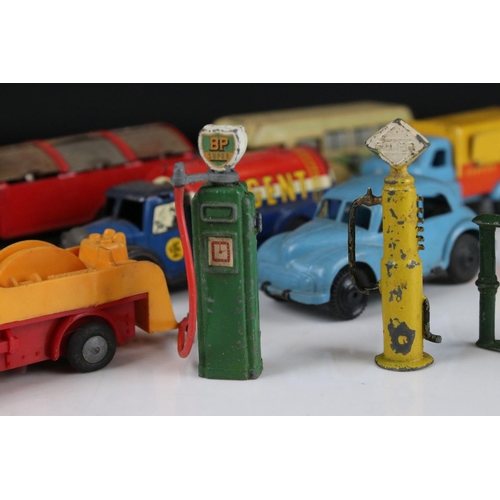 465 - 10 Mid 20th C plastic, diecast & tin plate models to include Triang Minic, Brimtoy, Crescent, Pocket... 