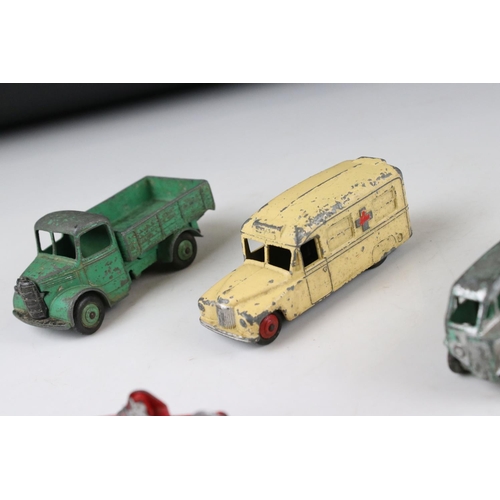 466 - 13 Mid 20th C diecast and tin plate cars to include Dinky Daimler, Dinky Riley, Dinky 108 MG Midget ... 