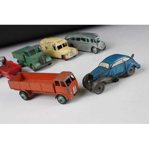 466 - 13 Mid 20th C diecast and tin plate cars to include Dinky Daimler, Dinky Riley, Dinky 108 MG Midget ... 