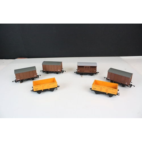 180 - 10 Boxed items of OO gauge rolling stock to include 5 x Hornby, 3 x Mainline, Airfix & Dapol plus 11... 