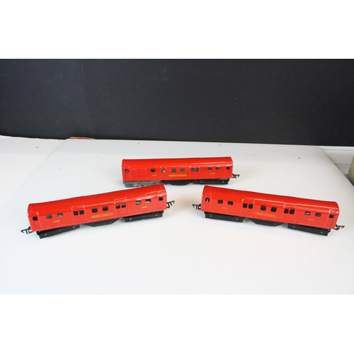 182 - Boxed Ever Ready Electric Train Set with locomotive, 2 x rolling stock, track and controller