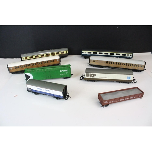 188 - Around 26 OO gauge items of rolling stock, mainly coaches to include Hornby, Liliput etc