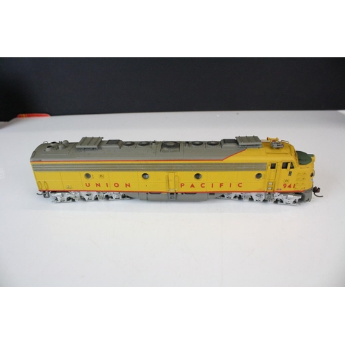 189 - Three boxed HO gauge Union Pacific locomotives to include Kato 37-3009 UP #792, Con-Cor EMD SD24 #44... 