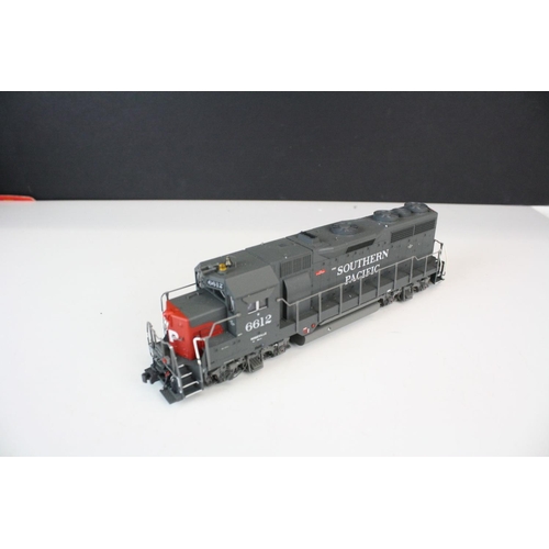 189 - Three boxed HO gauge Union Pacific locomotives to include Kato 37-3009 UP #792, Con-Cor EMD SD24 #44... 