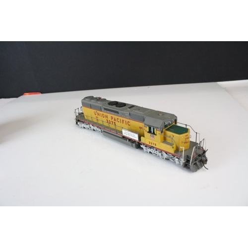 190 - Three boxed HO gauge locomotives to including 2 x Athearn Union Pacific examples (3275 & 3529) and P... 