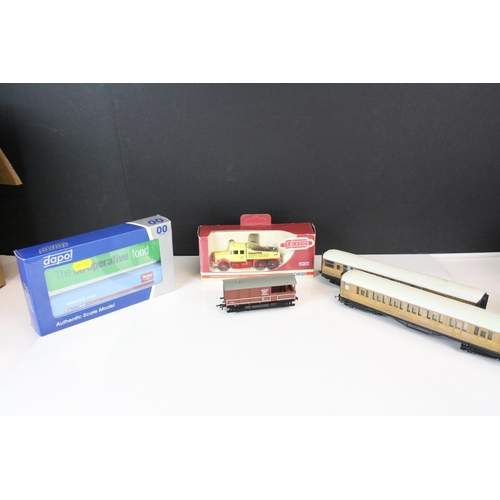 192 - Collection of OO gauge model railway and boxed diecast models to include Corgi Trackiside, 4 x items... 