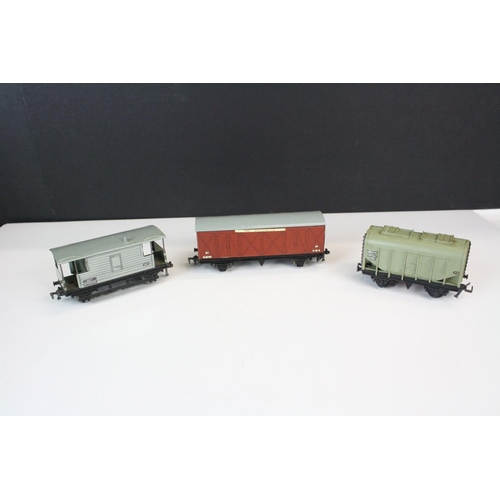 195 - Boxed Hornby Dublo Electric Train Set with 0-6-2 69567 BR locomotive in black livery, 2 x The Bristo... 