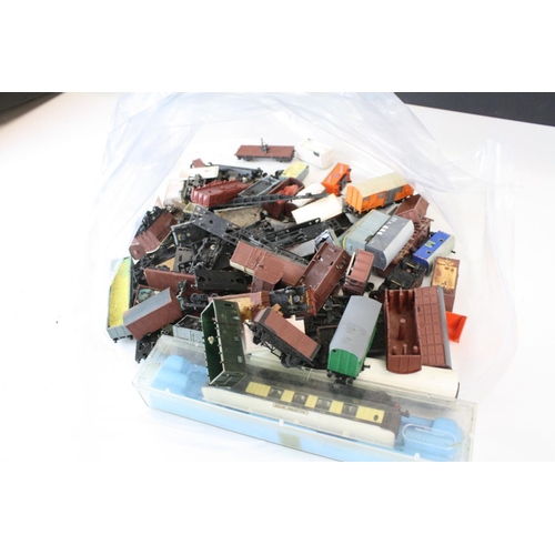 199 - Quantity of various model railway accessories to include locomotive, rolling stock, bagged and carde... 