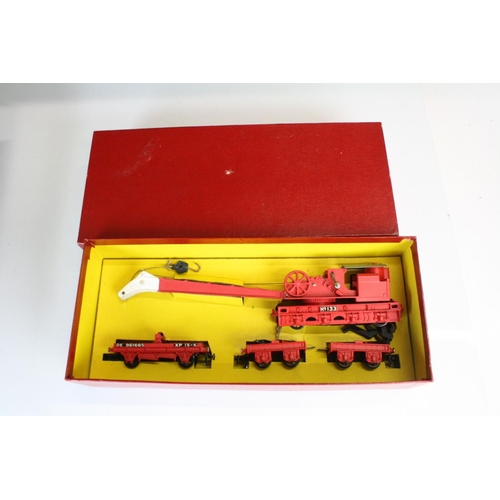 201 - Collection of Hornby Dublo model railway accessories to include 3 x boxed 5006 Engine Shed Extension... 