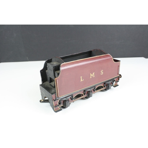 205 - O Gauge electric 4-6-0 LMS No 5573 Newfoundland locomotive with tender, maroon livery, constructed b... 