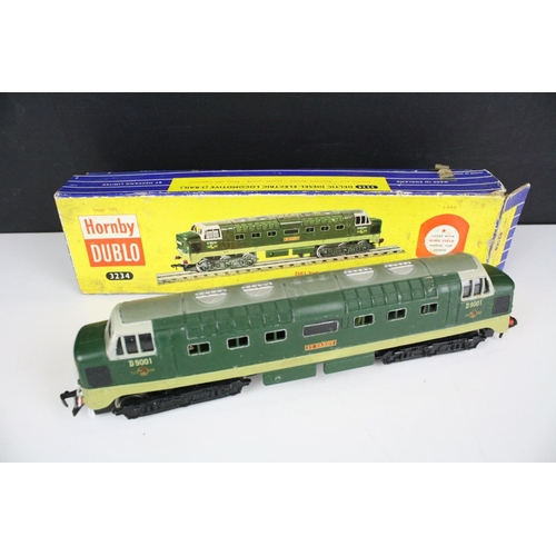 207 - Boxed Hornby Dublo 3 Rail 3234 Deltic Diesel Locomotive 'St Paddy', box with seam split to ends