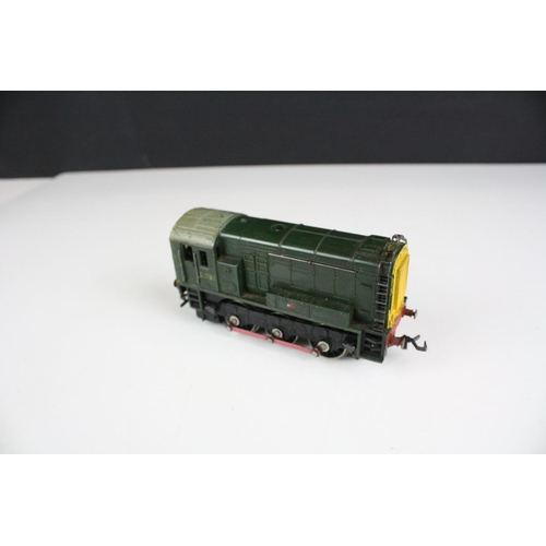 209 - Two boxed Hornby Dublo locomotives to include L30 1,000 BHP Bo Bo Diesel Electric Locomotive and 323... 