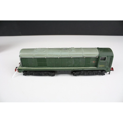 209 - Two boxed Hornby Dublo locomotives to include L30 1,000 BHP Bo Bo Diesel Electric Locomotive and 323... 