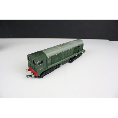 209 - Two boxed Hornby Dublo locomotives to include L30 1,000 BHP Bo Bo Diesel Electric Locomotive and 323... 