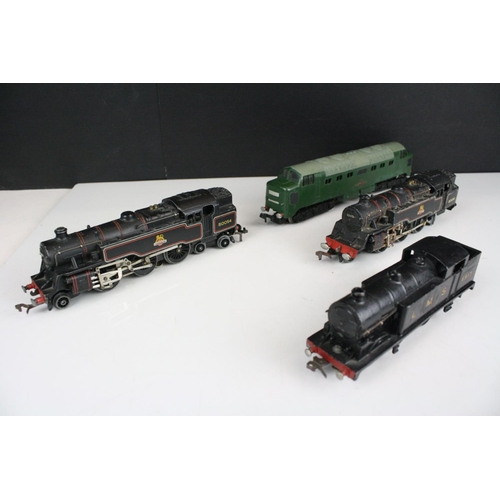 211 - Seven Hornby Dublo locomotives to include Duchess of Montrose, 0-6-2 LNER 9596, 2-8-0 48158 BR black... 