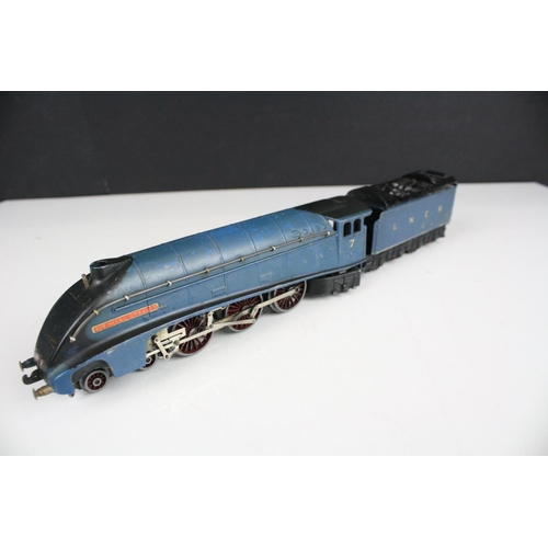 212 - Three Hornby Dublo locomotives to include Duchess of Montrose, Duchess of Atholl & Sir Nigel Gresley... 