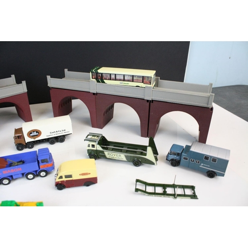 164 - Quantity of OO gauge models railway to include Hornby Dublo Barnstable locomotive, Wrenn 4-6-2 locom... 