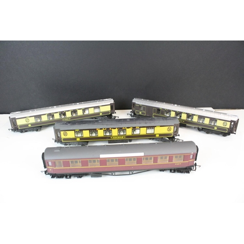 169 - 12 OO gauge items of rolling stock featuring Hornby & Triang to include Pullman examples