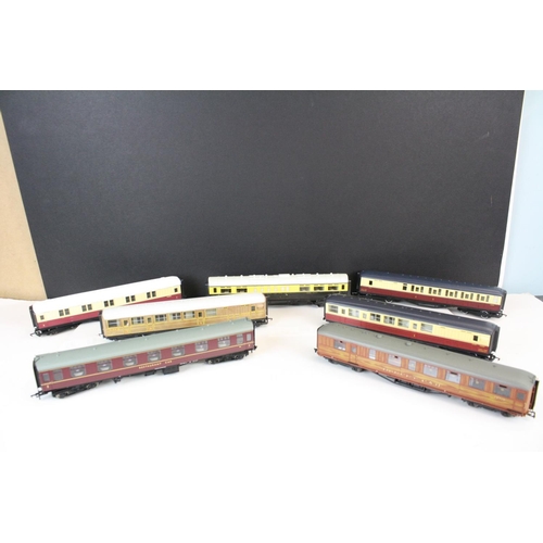 171 - 20 OO gauge items of rolling stock to include Hornby, Airfix, Wrenn etc, featuring coaches and wagon... 