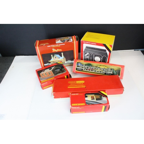 175 - Quantity of Hornby OO gauge model railway to include boxed Operating Turntable Set, boxed R504 Engin... 