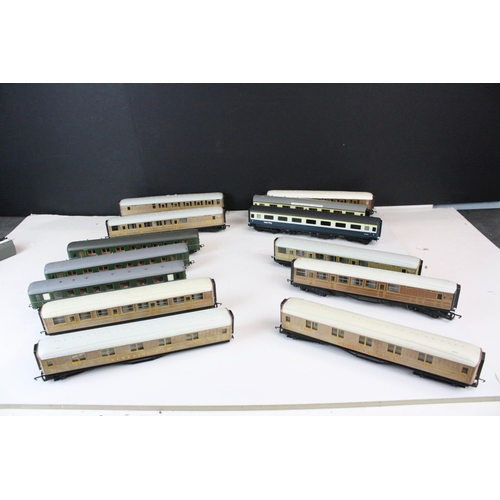 188 - Around 26 OO gauge items of rolling stock, mainly coaches to include Hornby, Liliput etc