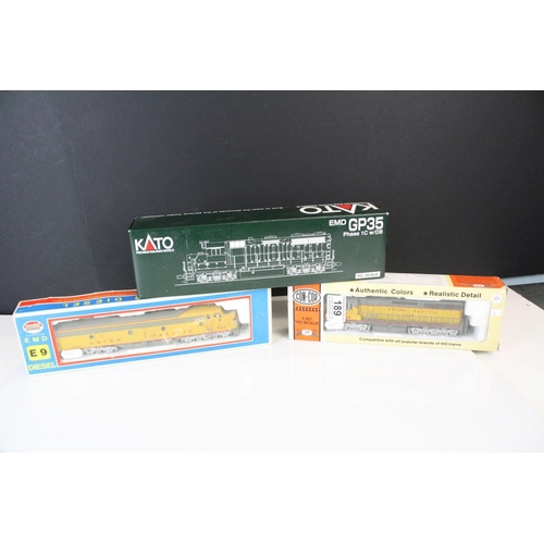 188 - Around 26 OO gauge items of rolling stock, mainly coaches to include Hornby, Liliput etc