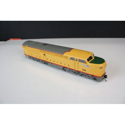 190 - Three boxed HO gauge locomotives to including 2 x Athearn Union Pacific examples (3275 & 3529) and P... 