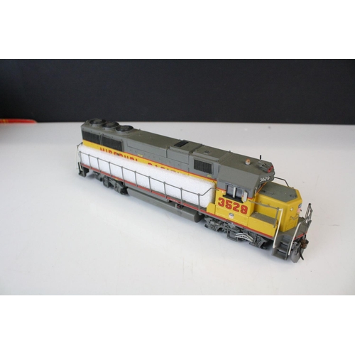 190 - Three boxed HO gauge locomotives to including 2 x Athearn Union Pacific examples (3275 & 3529) and P... 