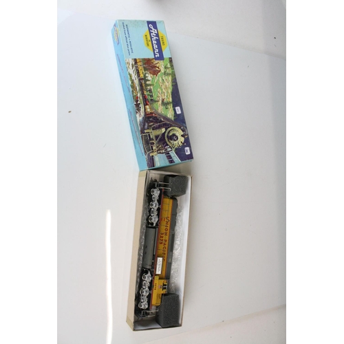 190 - Three boxed HO gauge locomotives to including 2 x Athearn Union Pacific examples (3275 & 3529) and P... 