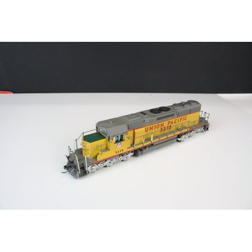 190 - Three boxed HO gauge locomotives to including 2 x Athearn Union Pacific examples (3275 & 3529) and P... 