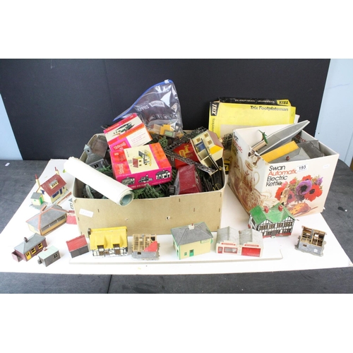 193 - Quantity of OO gauge model railway accessories, mainly trackside items to include plastic buildings,... 