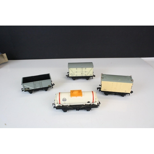 196 - Around 46 boxed Hornby Dublo items of rolling stock to include 4675 Tank Wagon Chlorine, 32048 Goods... 