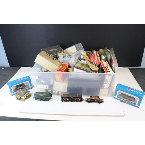 197 - Quantity of model railway accessories to include 4 x boxed OO gauge items of rolling stock, boxed Fl... 