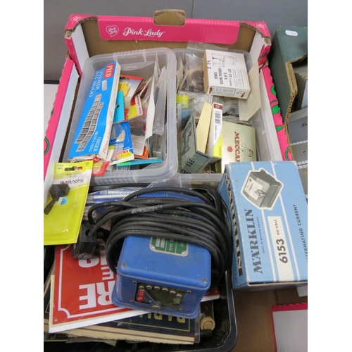 203 - Quantity of model railway accessories to include boxed Hornby R414 Operating Turntable Set, books, b... 