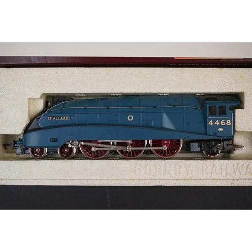 23 - Two boxed Hornby Top Link OO gauge locomotives to include R304 LNER 4-6-2 Mallard Class A4 & R2057 B... 