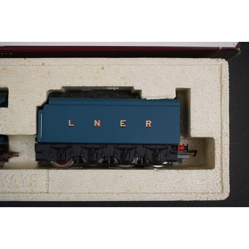 23 - Two boxed Hornby Top Link OO gauge locomotives to include R304 LNER 4-6-2 Mallard Class A4 & R2057 B... 