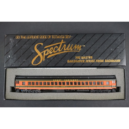 26 - Boxed Bachmann Spectrum HO gauge GP-30 Diesel Great Northern #3000 41-0824-11 plus 6 x boxed Spectru... 